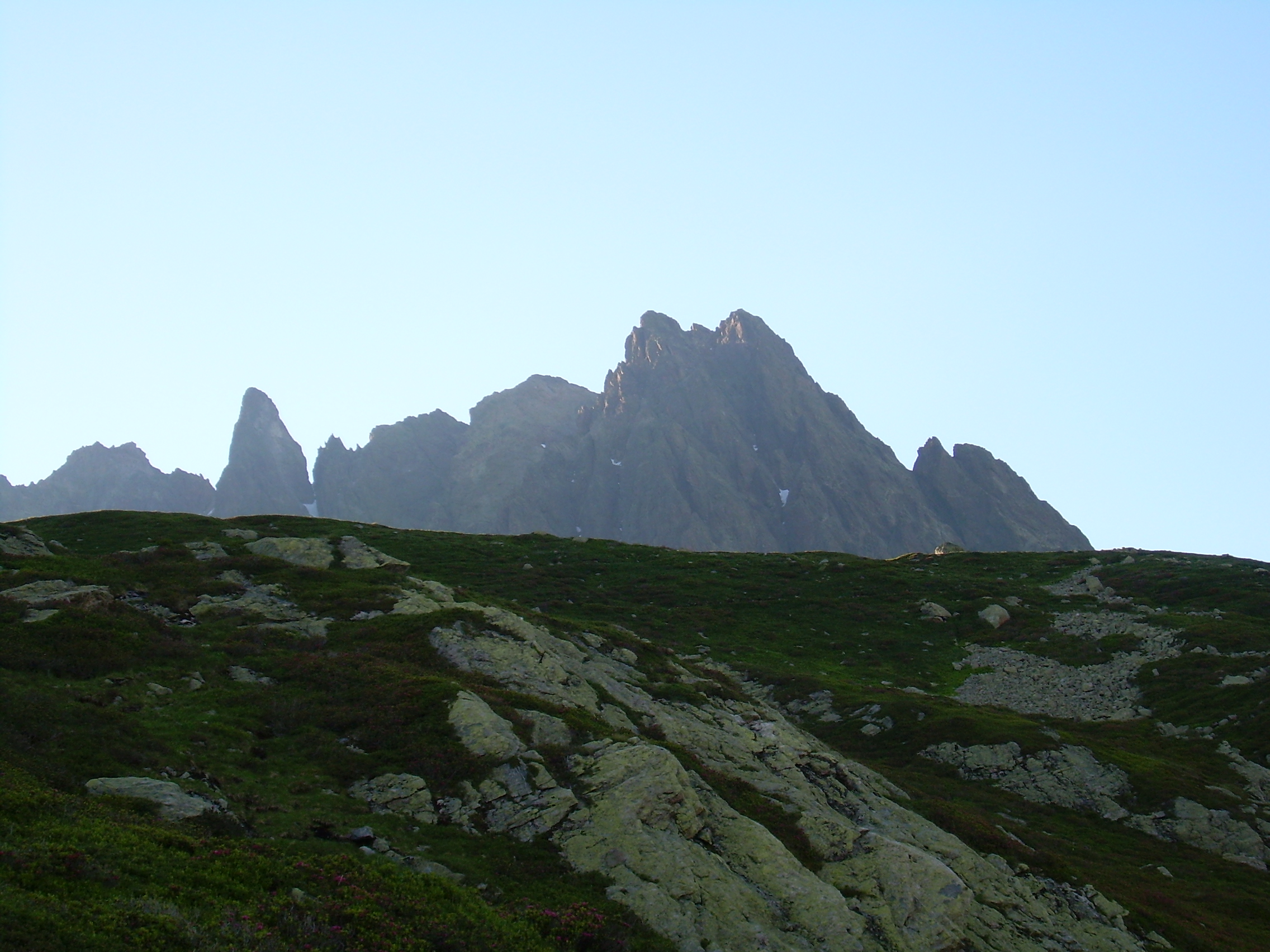 Aiguilles rouges from bivy site.JPG